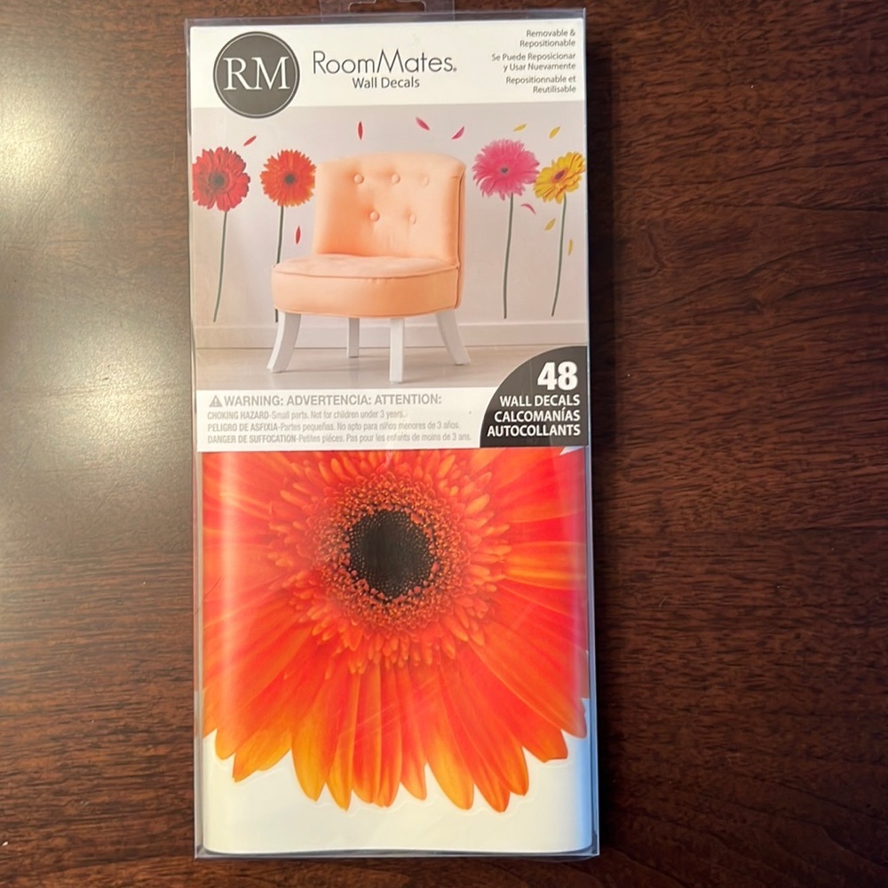 NEW RoomMates Small Gerber Daisies 48 Peel and Stick Wall Decals (RMK1553SCS)​